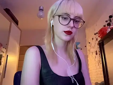 Snapshot of EffacedScan chatting on 11-16-25, 02:22 EffacedScan online show from 11-16-25, 02:22