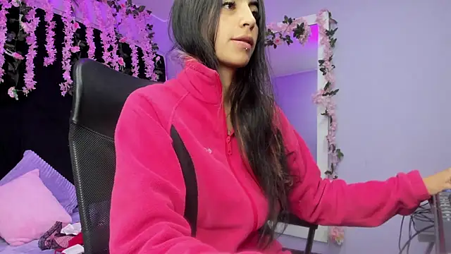 Snapshot of Noah_Jonhs chatting on 12-01-25, 12:32 Noah Jonhs online show from 12-01-25, 12:32