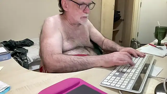 Snapshot of coach-karl chatting on 05-18-26, 11:32 coach-karl online show from 05-18-26, 11:32