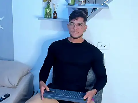 Nolan joness online show from 06-07-26, 01:10