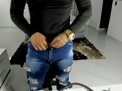 master leather online show from 04-19-26, 08:24