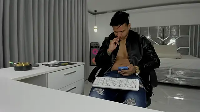 Snapshot of master_leather chatting on 04-29-26, 03:49 master leather online show from 04-29-26, 03:49