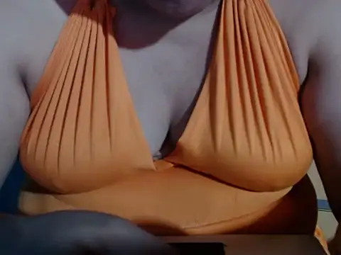 Snapshot of karolbb22 chatting on 11-12-25, 01:22 karolbb22 online show from 11-12-25, 01:22