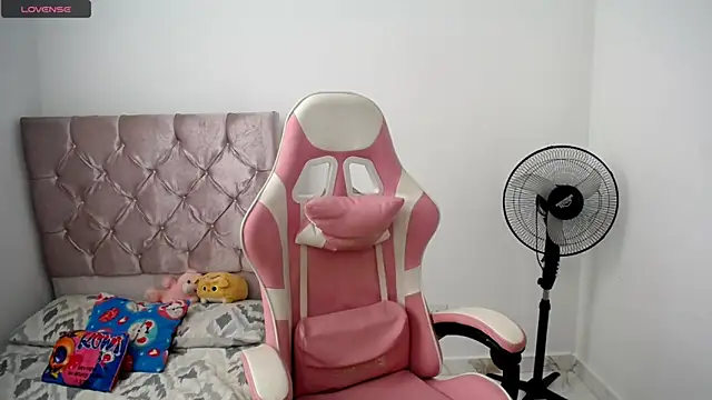 Snapshot of Camila_tv chatting on 11-18-25, 05:17 Camila tv online show from 11-18-25, 05:17