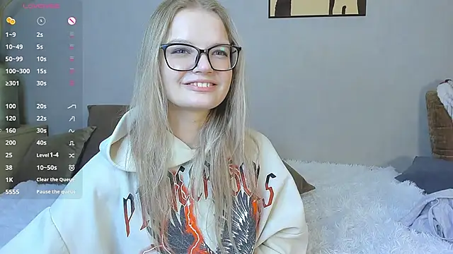 Snapshot of MicheleHonas chatting on 12-13-25, 07:53 MicheleHonas online show from 12-13-25, 07:53