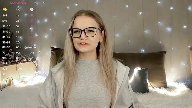 Snapshot of MicheleHonas chatting on 12-21-25, 05:09 MicheleHonas online show from 12-21-25, 05:09