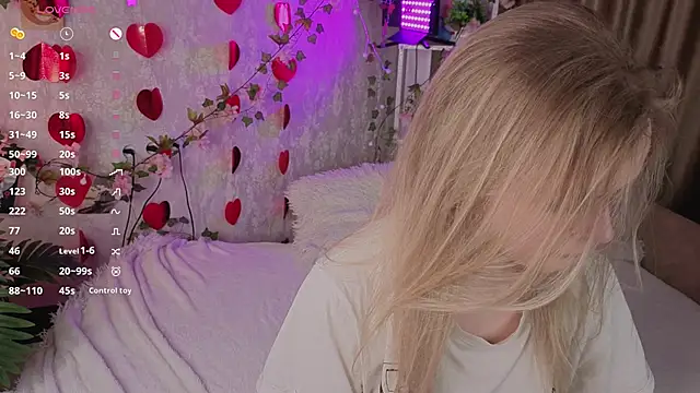 Snapshot of MicheleHonas chatting on 02-25-26, 04:05 MicheleHonas online show from 02-25-26, 04:05