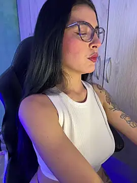 Cristal Cerati  online show from 11-27-25, 04:20