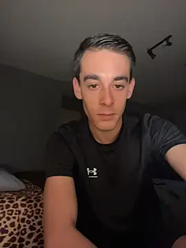 Snapshot of 18k_boss chatting on 11-25-25, 01:49 18k boss online show from 11-25-25, 01:49