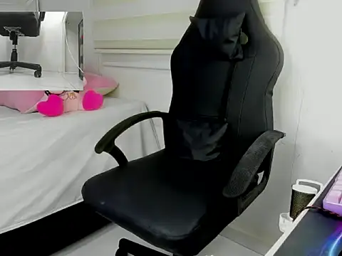 Snapshot of goddess_of_bitches chatting on 02-19-26, 05:03 goddess of bitches online show from 02-19-26, 05:03