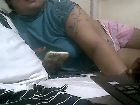 Snapshot of loriepinay46 chatting on 11-17-25, 02:01 loriepinay46 online show from 11-17-25, 02:01