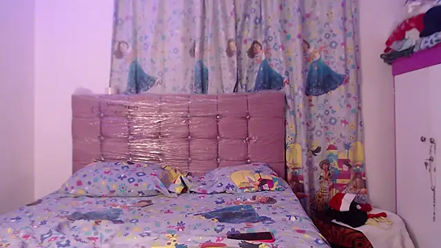 AishaOwens online show from 12-16-25, 08:03