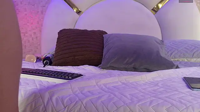 Snapshot of Caroline_palmerr chatting on 11-16-25, 03:12 Caroline palmerr online show from 11-16-25, 03:12