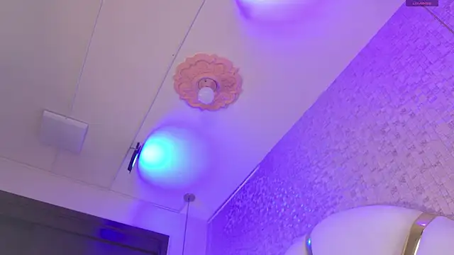 Snapshot of Caroline_palmerr chatting on 11-19-25, 03:17 Caroline palmerr online show from 11-19-25, 03:17