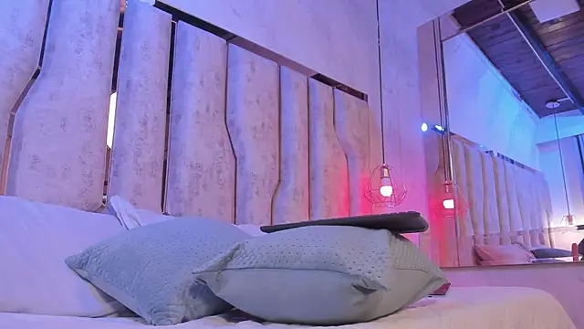 Snapshot of Caroline_palmerr chatting on 02-05-26, 03:22 Caroline palmerr online show from 02-05-26, 03:22