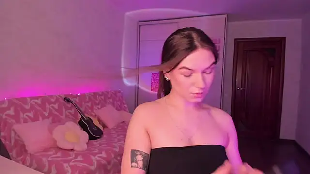 luna lust 212 online show from 06-15-26, 04:15