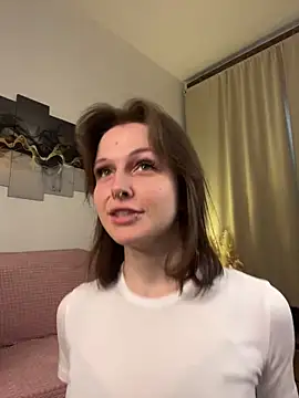 Snapshot of Shy_Vivi chatting on 05-30-26, 01:19 Shy Vivi online show from 05-30-26, 01:19