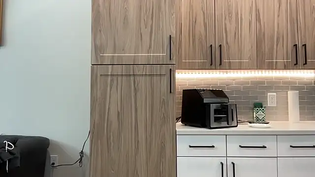 Snapshot of TheTonedPersian chatting on 11-12-25, 11:21 TheTonedPersian online show from 11-12-25, 11:21