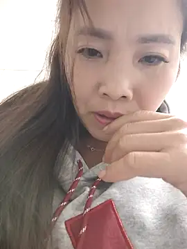 Snapshot of Site-loe chatting on 11-19-25, 12:27 Site-loe online show from 11-19-25, 12:27