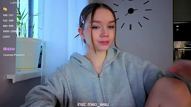 Snapshot of me_liss chatting on 11-15-25, 06:22 me liss online show from 11-15-25, 06:22