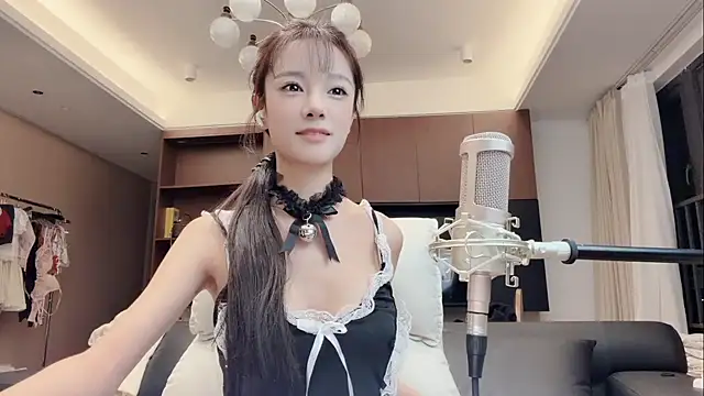 Snapshot of Butterbear chatting on 12-15-25, 12:53 Butterbear online show from 12-15-25, 12:53