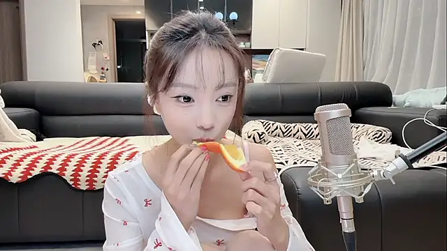 Snapshot of Butterbear chatting on 01-14-26, 01:06 Butterbear online show from 01-14-26, 01:06