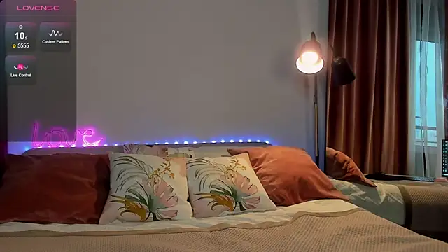 Snapshot of EllaRosss chatting on 12-03-25, 09:51 EllaRosss online show from 12-03-25, 09:51