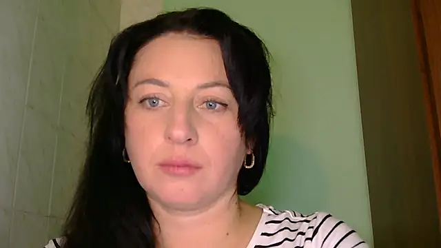 Snapshot of MelinaAx chatting on 12-16-25, 10:15 MelinaAx online show from 12-16-25, 10:15