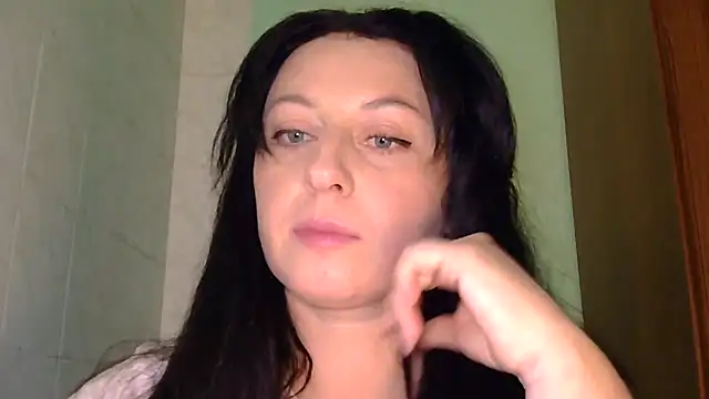 Snapshot of MelinaAx chatting on 12-22-25, 10:01 MelinaAx online show from 12-22-25, 10:01