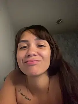 Snapshot of carolsapequinha chatting on 05-02-26, 04:06 carolsapequinha online show from 05-02-26, 04:06