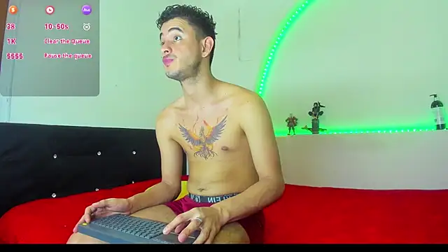 Snapshot of kaiborman00 chatting on 12-20-25, 03:02 kaiborman00 online show from 12-20-25, 03:02