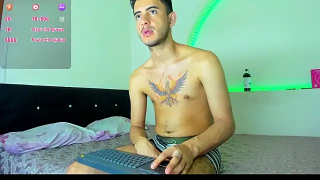 Snapshot of kaiborman00 chatting on 01-08-26, 11:23 kaiborman00 online show from 01-08-26, 11:23