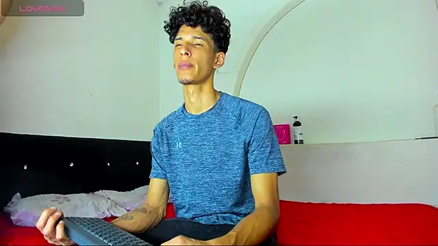 Snapshot of kaiborman00 chatting on 03-02-26, 04:03 kaiborman00 online show from 03-02-26, 04:03