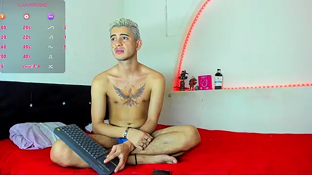 Snapshot of kaiborman00 chatting on 03-07-26, 03:03 kaiborman00 online show from 03-07-26, 03:03