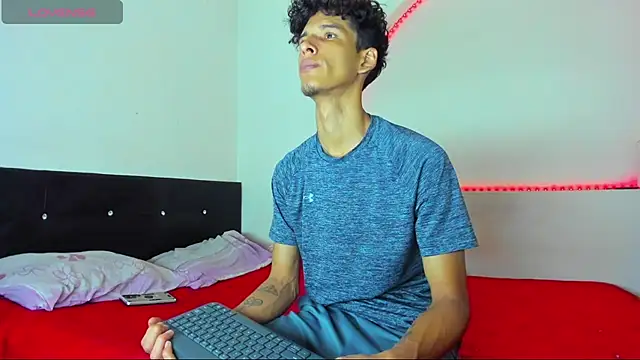 Snapshot of kaiborman00 chatting on 03-14-26, 02:50 kaiborman00 online show from 03-14-26, 02:50