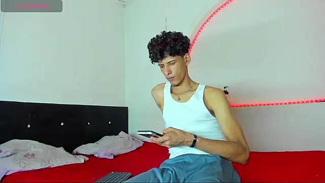 Snapshot of kaiborman00 chatting on 03-24-26, 03:22 kaiborman00 online show from 03-24-26, 03:22