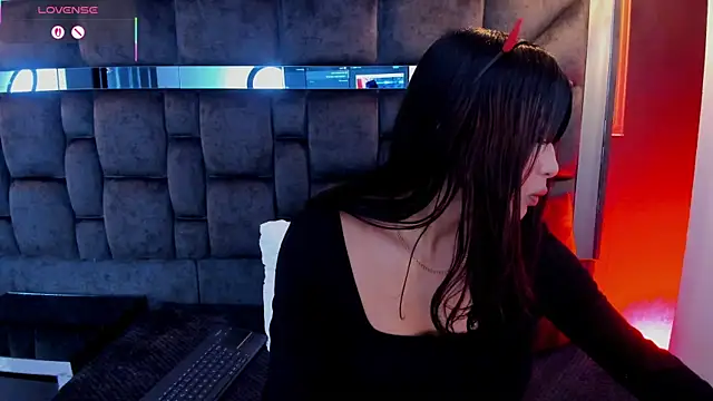 IssaJones  online show from 04-17-26, 09:40