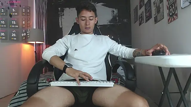 Snapshot of Angell01_ chatting on 11-14-25, 08:07 Angell01 online show from 11-14-25, 08:07