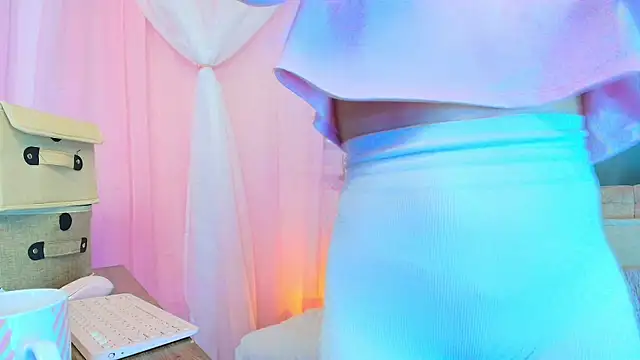 Snapshot of lizzy_kane chatting on 03-05-26, 08:16 lizzy kane online show from 03-05-26, 08:16