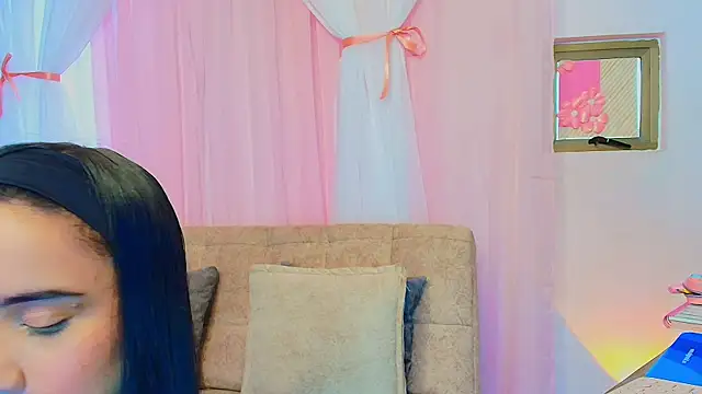 Snapshot of lizzy_kane chatting on 03-12-26, 09:21 lizzy kane online show from 03-12-26, 09:21