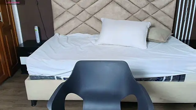 Laracooper  online show from 11-28-25, 07:16