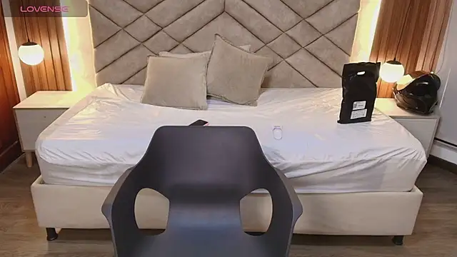 Laracooper  online show from 03-11-26, 07:42