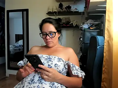 caroline 47 online show from 03-24-26, 08:36