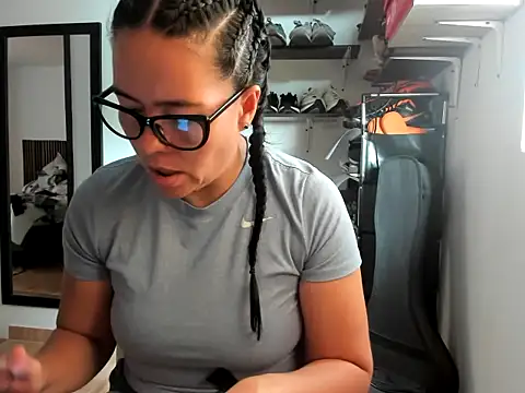 caroline 47 online show from 04-13-26, 08:14