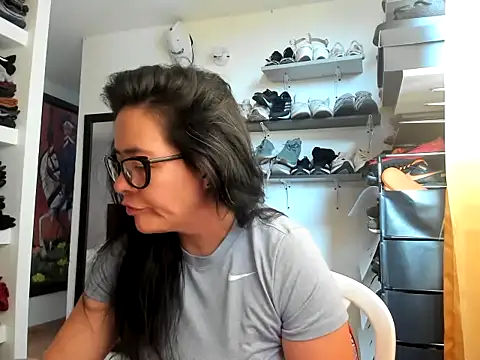 caroline 47 online show from 04-27-26, 07:56