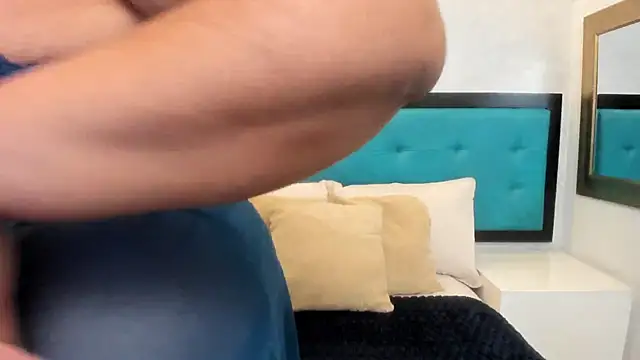 ViickyLee online show from 12-03-25, 04:09