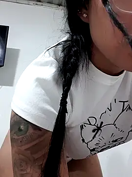 Snapshot of julianlondo111 chatting on 11-22-25, 01:15 julianlondo111 online show from 11-22-25, 01:15