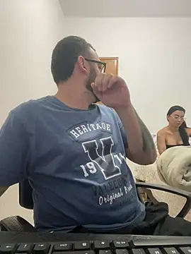 Snapshot of julianlondo111 chatting on 03-12-26, 04:51 julianlondo111 online show from 03-12-26, 04:51