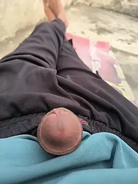 Snapshot of Ritik143jhil chatting on 11-27-25, 09:44 Ritik143jhil online show from 11-27-25, 09:44