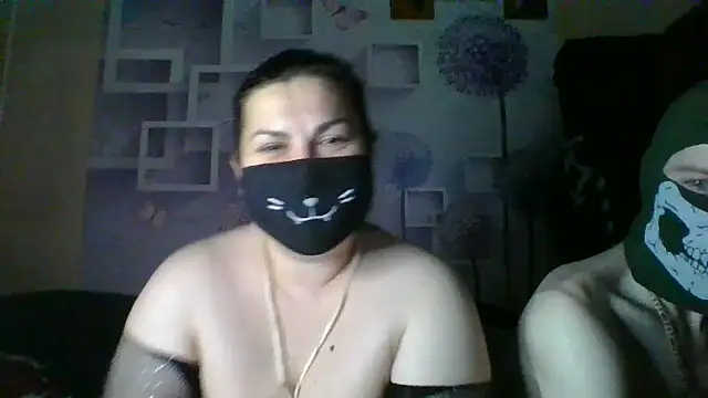 Snapshot of honey_sweet_couple chatting on 11-20-25, 05:34 honey sweet couple online show from 11-20-25, 05:34